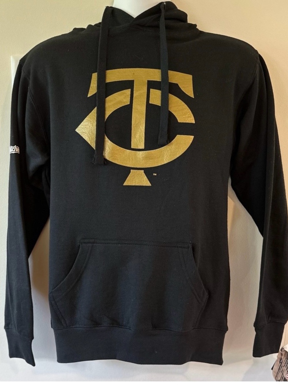 Stitches Men’s Minnesota Twins Black/Gold Hoodie NWT Size Small